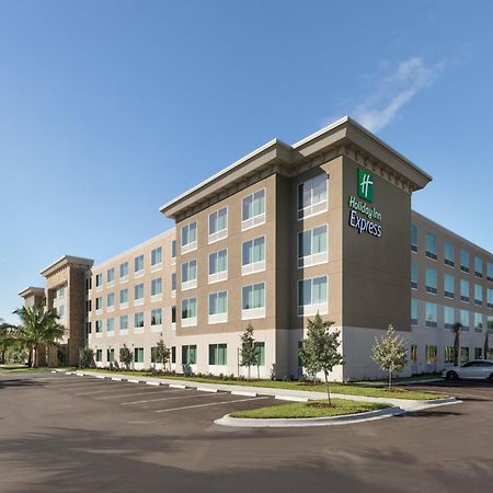 Holiday Inn Express Cape Canaveral By Ihg Exterior photo