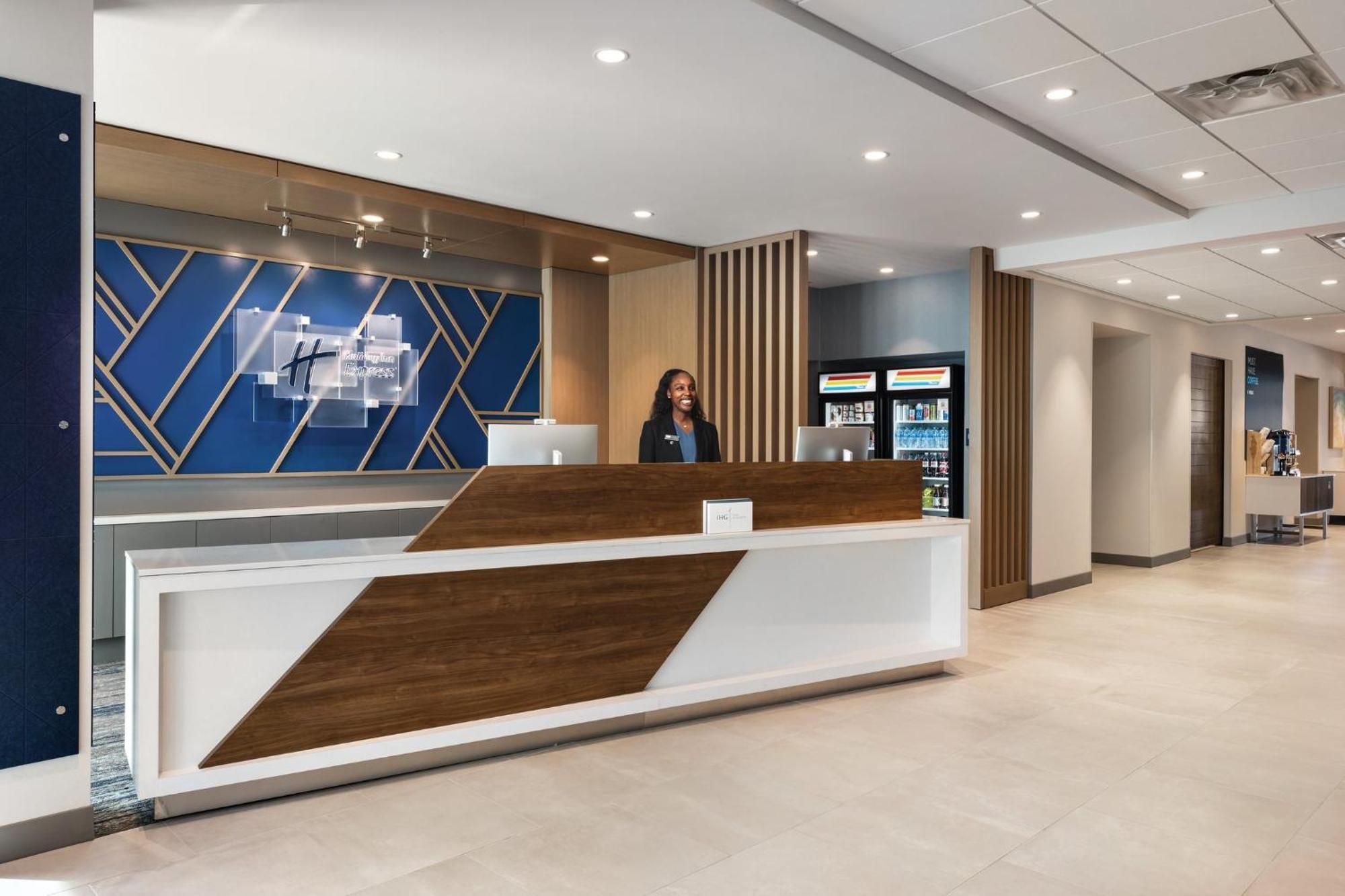 Holiday Inn Express Cape Canaveral By Ihg Exterior photo